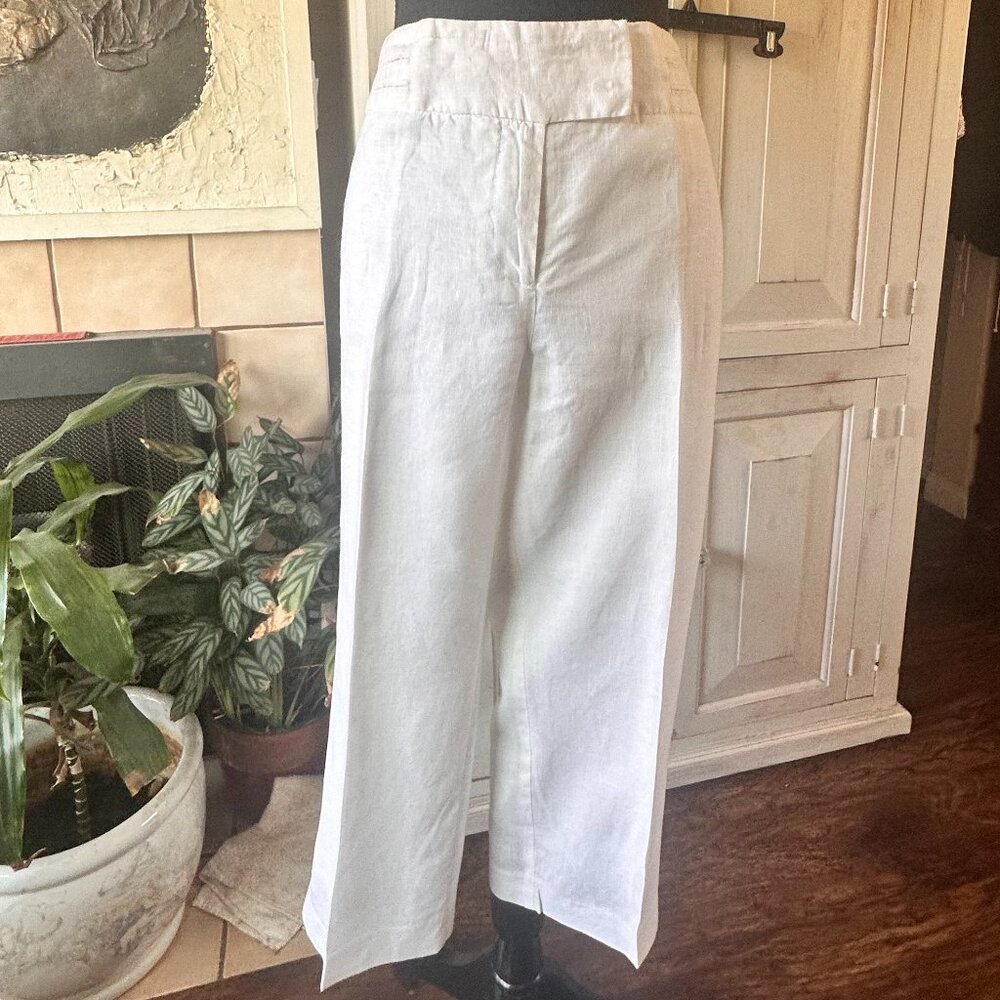 Chelsea & Theodore White Linen cropped Pants, Size 10.
